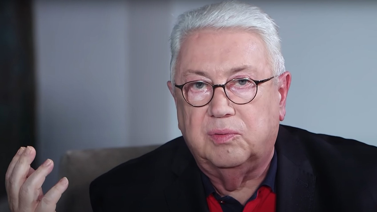 «Поздороваться не знают с кем»: Винокур на вручении госнаград назвал важное отличие Путина от Байдена 