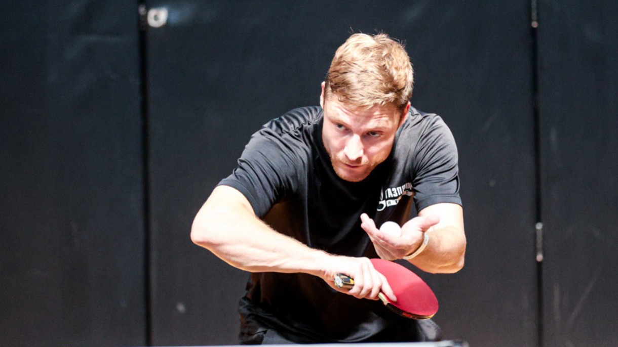 Представитель ПАО «Газпром нефть» Сергей Гущин — один из активных участников спартакиады «Моспром-2022». Он сразился в отборочных соревнованиях по настольному теннису, в которых за победу состязались много соперников. Не менее напряженная борьба развернулась также между пловцами за выход в финал спартакиады