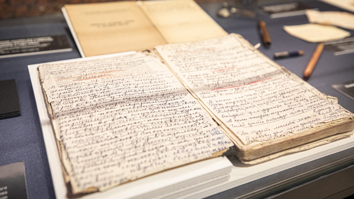 Более 30 раритетов представили на выставке ко Дню учителя в Музее Победы