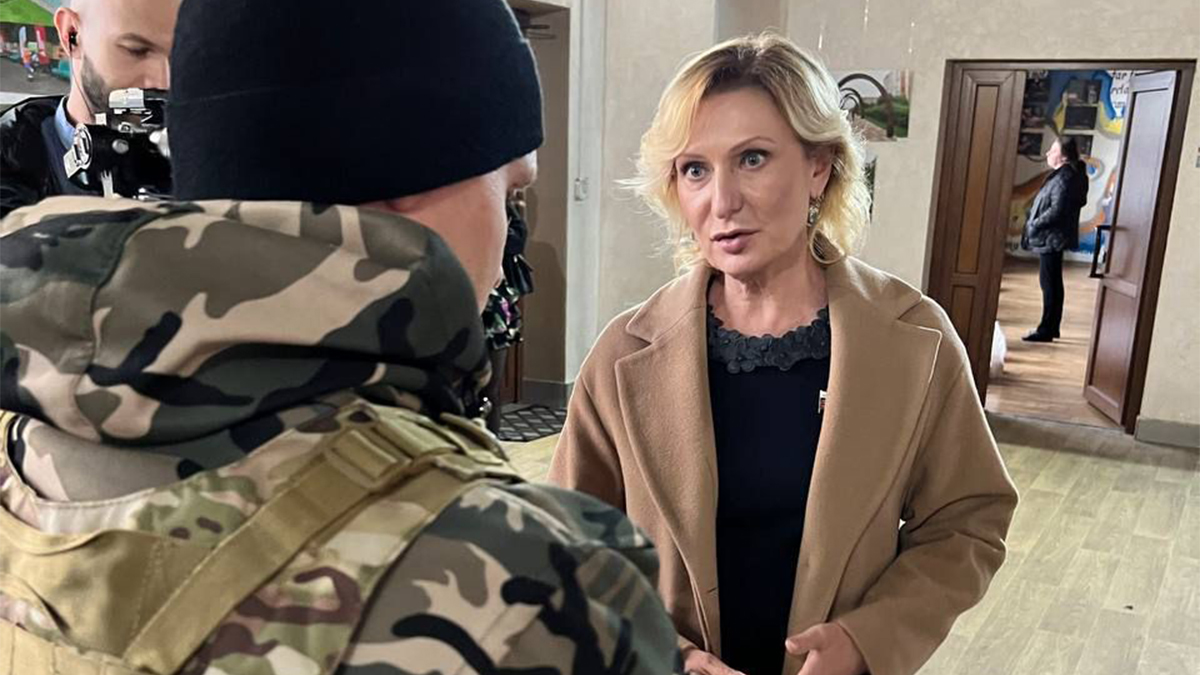 Сенатор Святенко посетила резервный мобилизационный пункт в Люблине