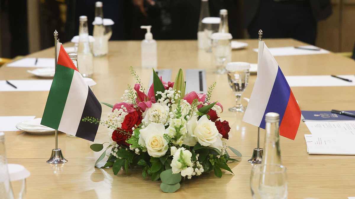 FT: Запад потребовал от ОАЭ приостановить экспорт электроники в Россию