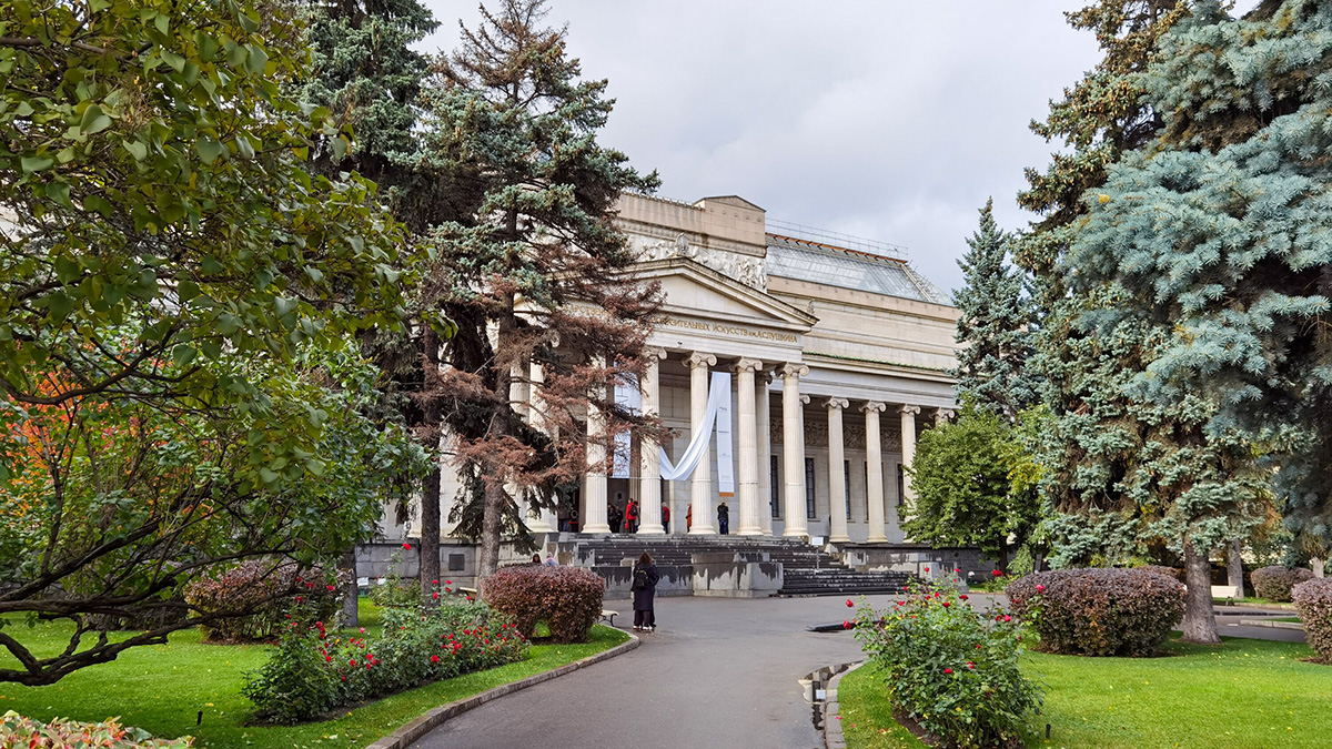 вход в пушкинский музей