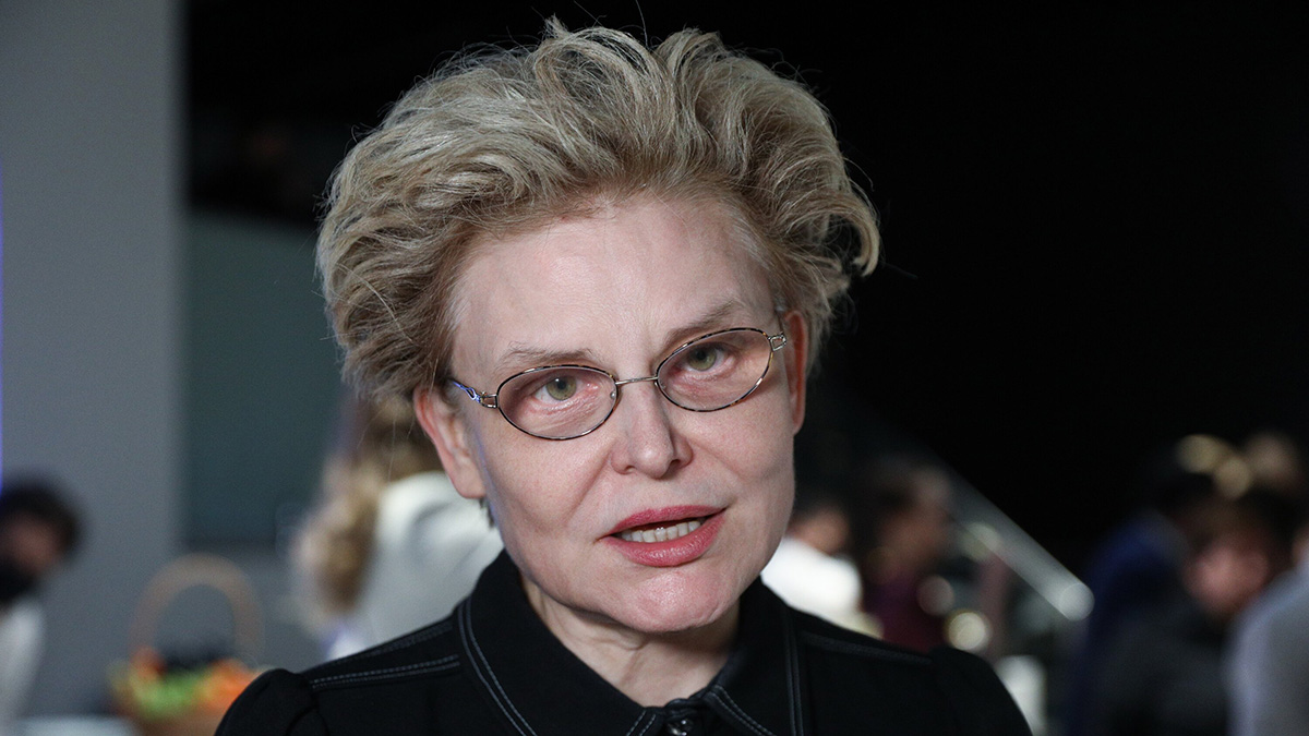 Елена Малышева назвала полоумными матерей, промывающих нос детям