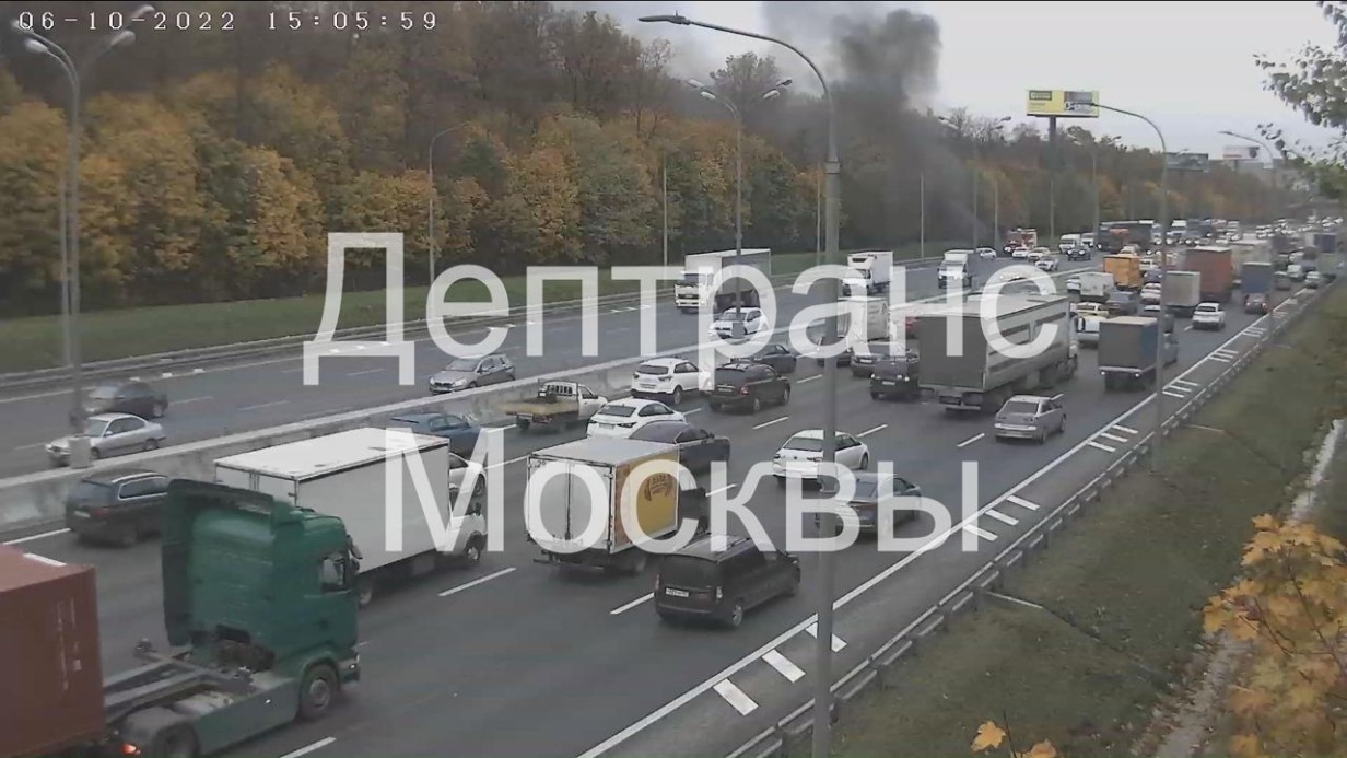 Автомобиль загорелся на МКАД на востоке столицы