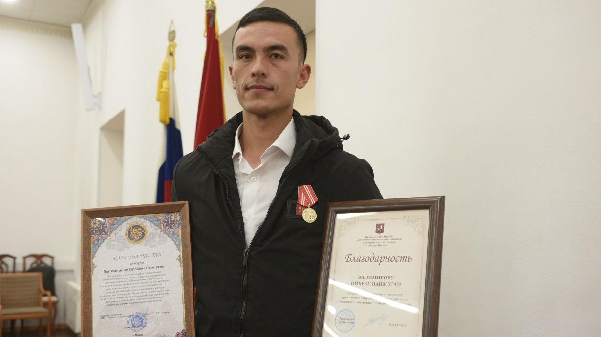 Ойбек Эштемиров с заслуженными наградами