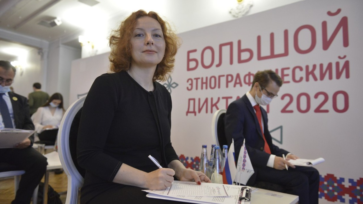 Жительница столицы Татьяна Ляшенко (на переднем плане) стала участницей одной из прошлогодних просветительских акций «Большой этнографический диктант»