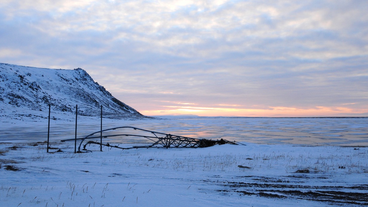 Двое мужчин с Чукотки приплыли на лодке в США