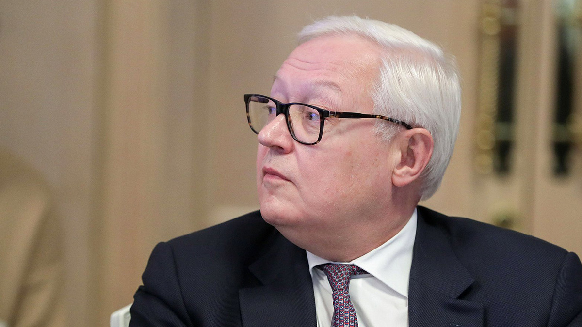 «Прямые и явные угрозы»: Рябков оценил риски начала ядерного конфликта с США