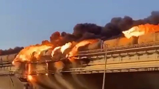 Возгорание цистерн с дизельным топливом на Крымском мосту потушили