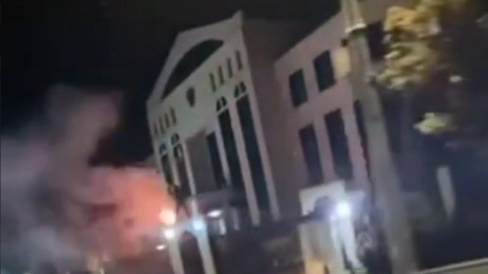 Протестующий попытался вломиться в посольство России в Молдавии