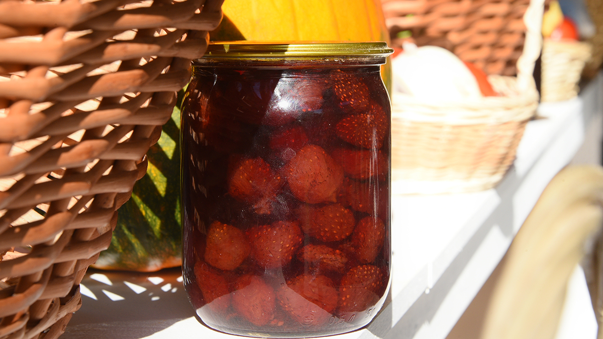 Диетолог Солнцева рассказала, кому не стоит есть варенье 