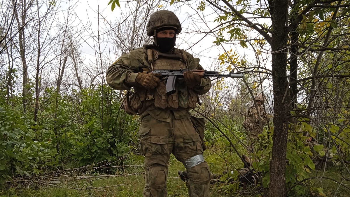 Ход специальной военной. Военный журналист. Военный ЧВК. Фото с передовой.