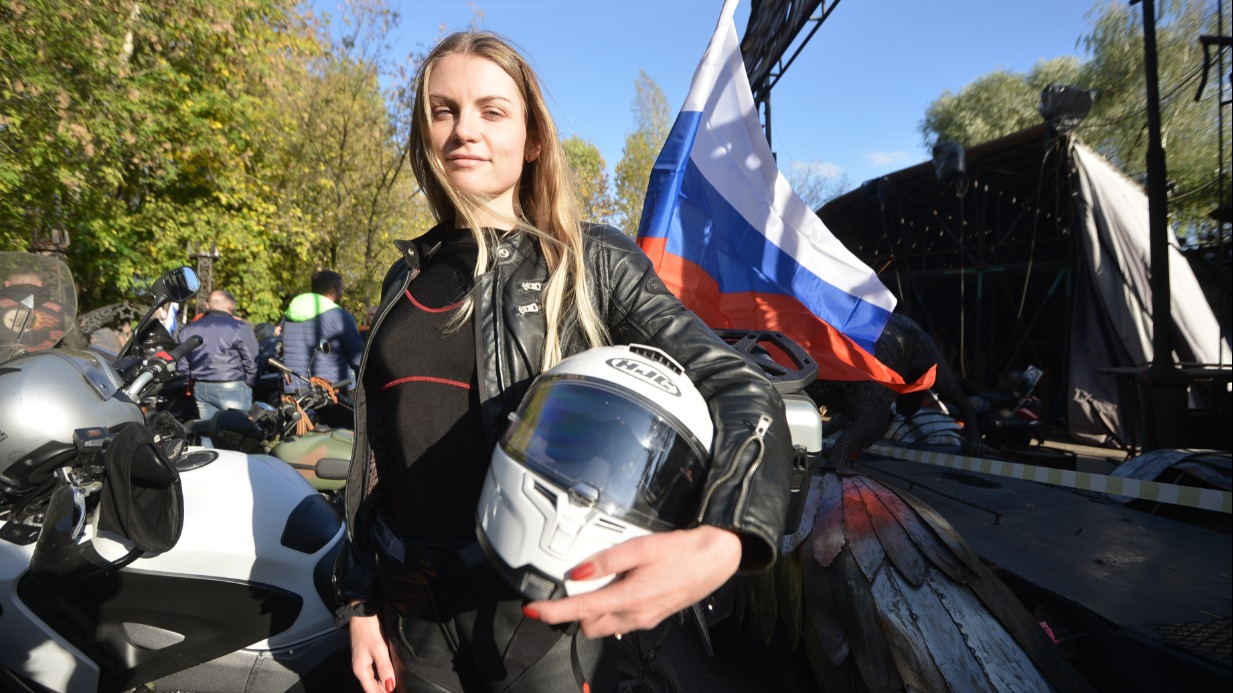 Бывший сотрудник правоохранительных органов Анастасия Волкова участвует в закрытии мотосезона-2022. Девушка готовится к мотопробегу