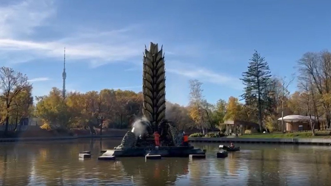 Стартовали работы по консервации на зиму фонтана «Золотой колос» на ВДНХ