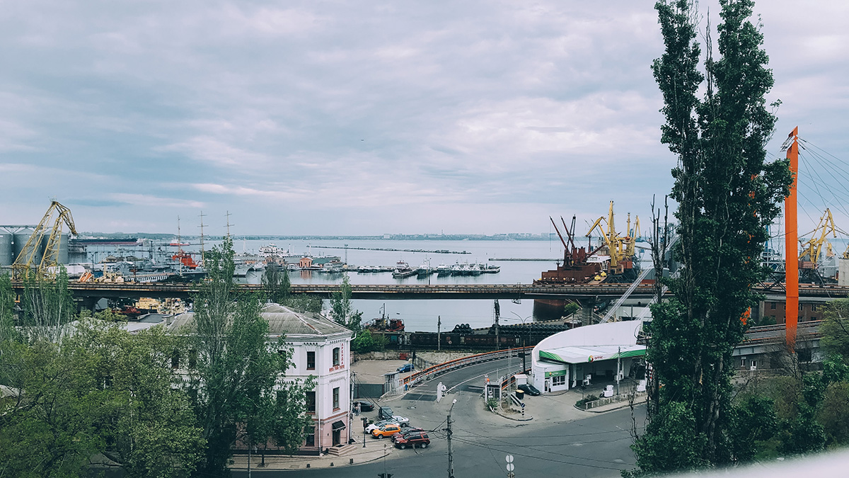 Украинские СМИ сообщили о взрывах в Виннице и Одессе