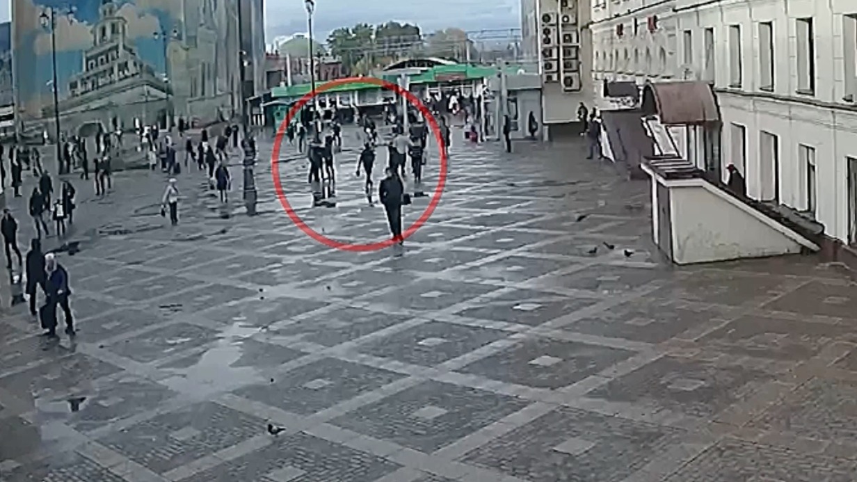 Злоумышленники избили и обокрали случайного прохожего на Ярославском вокзале