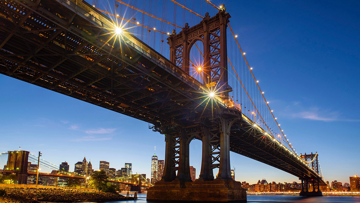 NYP: Два человека погибли при столкновении корабля с мостом в Нью-Йорке