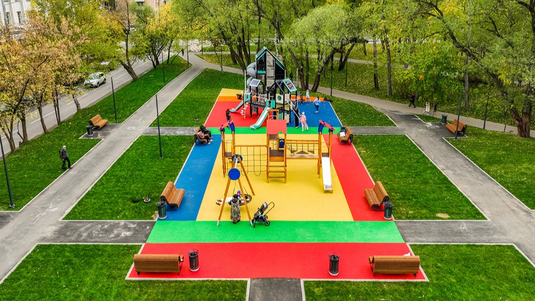 Завершилось благоустройство сквера около станции метро «Тимирязевская»