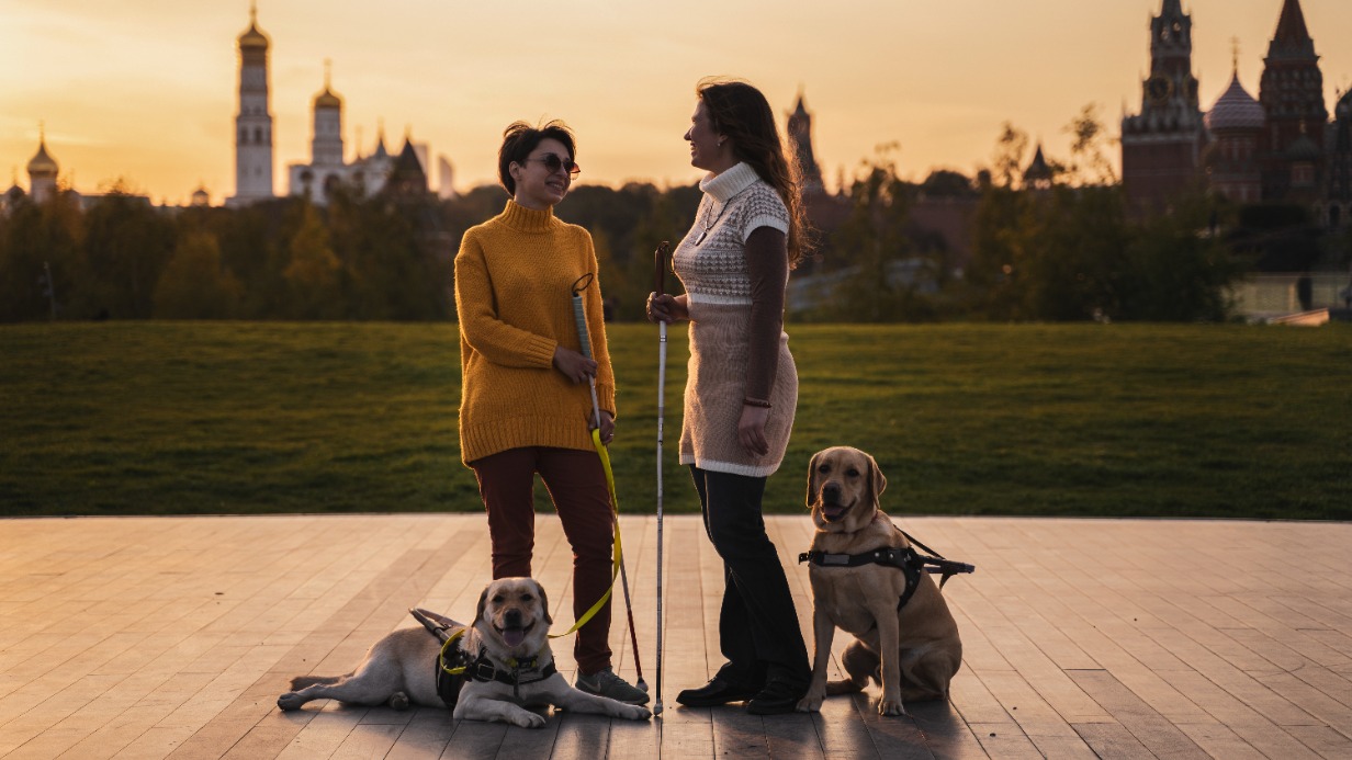 Ко Дню белой трости: как живут москвичи с нарушениями зрения