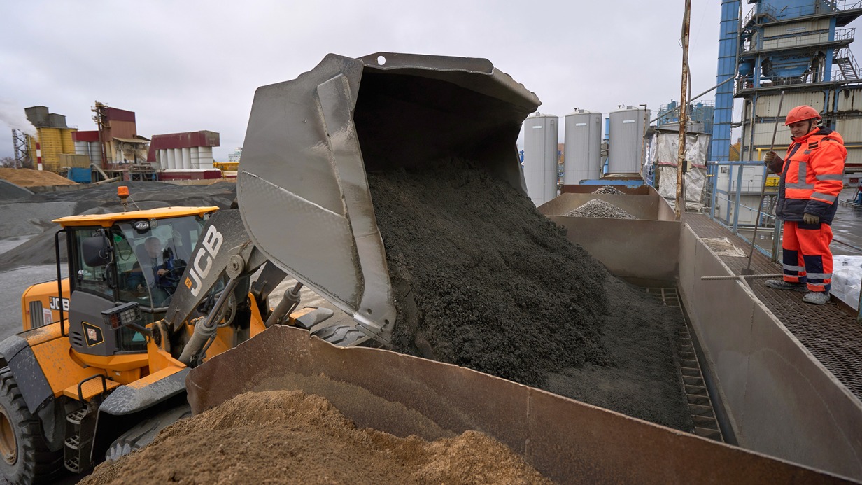 Горожанам рассказали, как и где в Москве производят асфальт