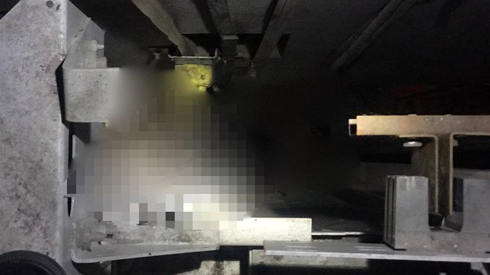 Тело мужчины обнаружили в шахте лифта жилого дома в Москве