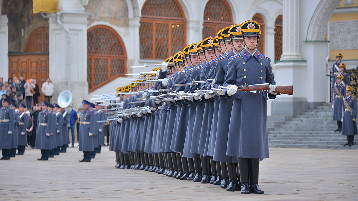Первая в этом году церемония развода караулов в Кремле пройдет 3 июня