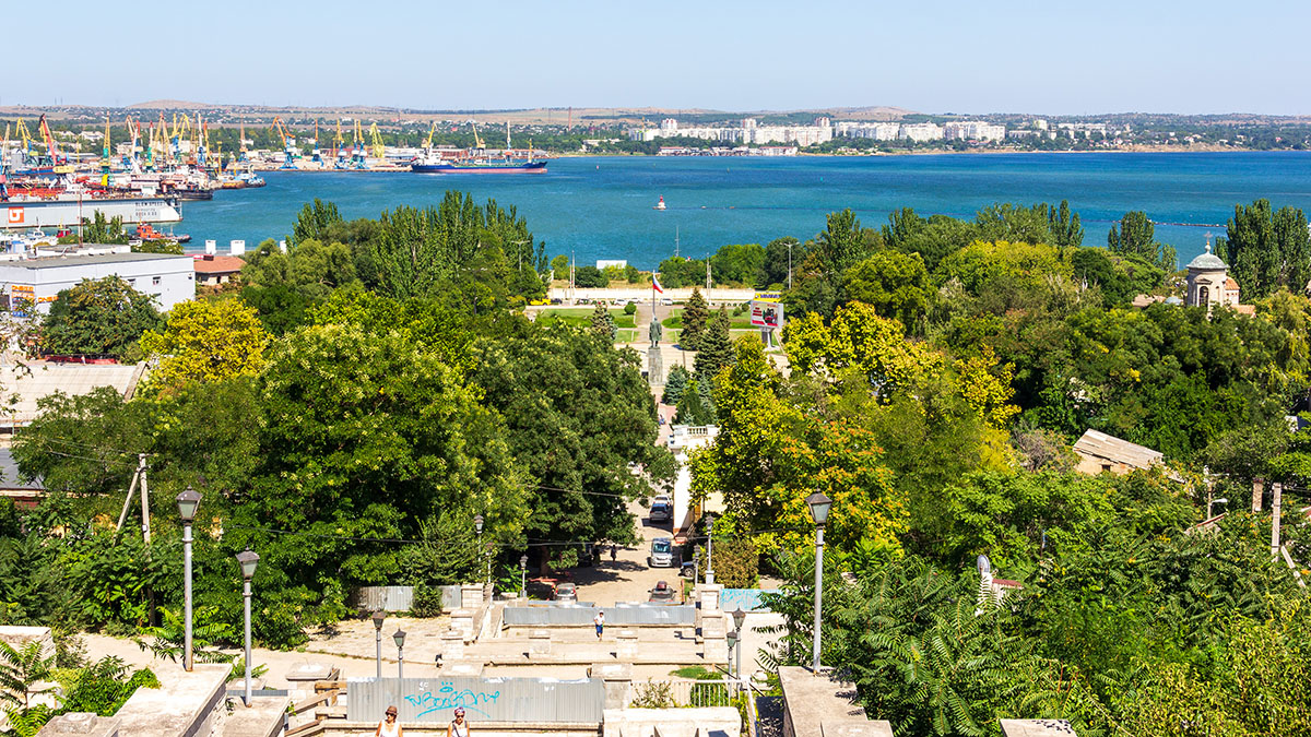 Керчь практически ушла под воду из-за тропического ливня