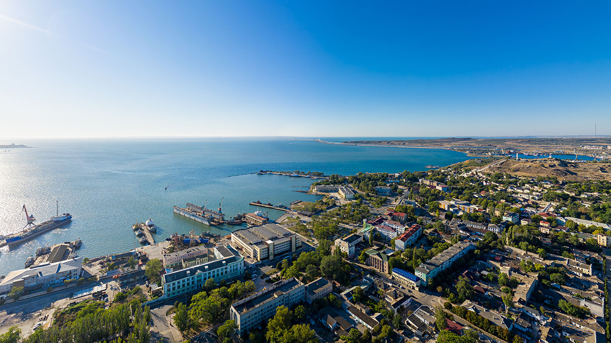 Власти Кубани ограничат проезд грузовиков к Керченской переправе