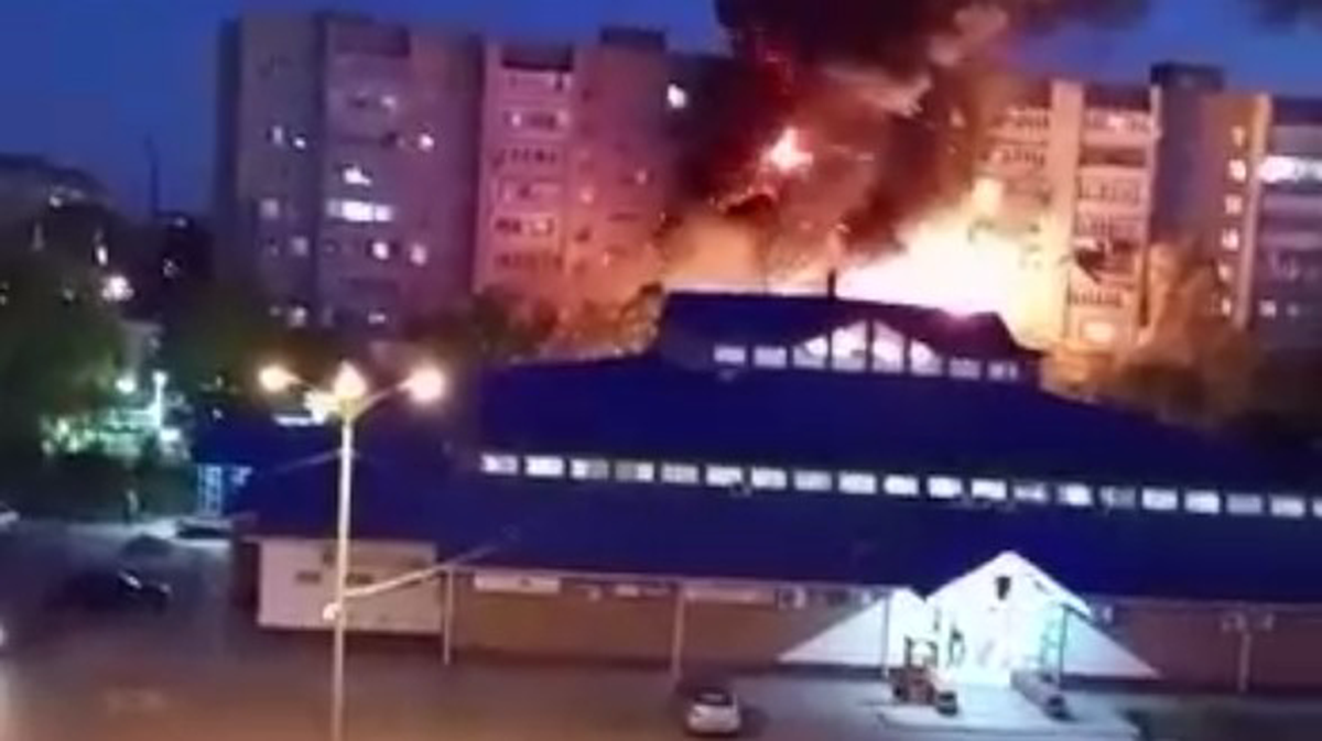 Режим ЧС ввели в Ейске после падения самолета Су-34 на жилой дом