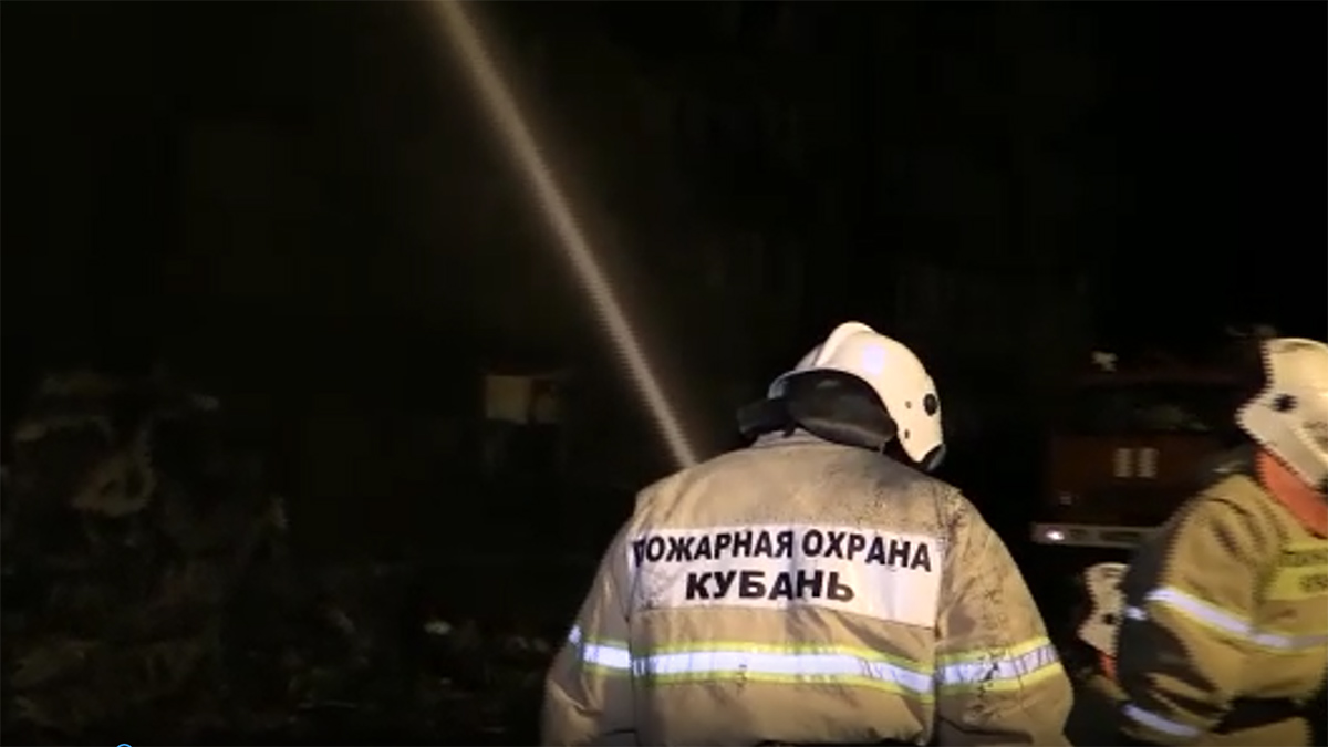 Число погибших в результате падения военного самолета в Ейске увеличилось до 14