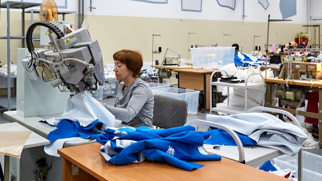 Производители Москвы увеличили выпуск одежды почти в три раза