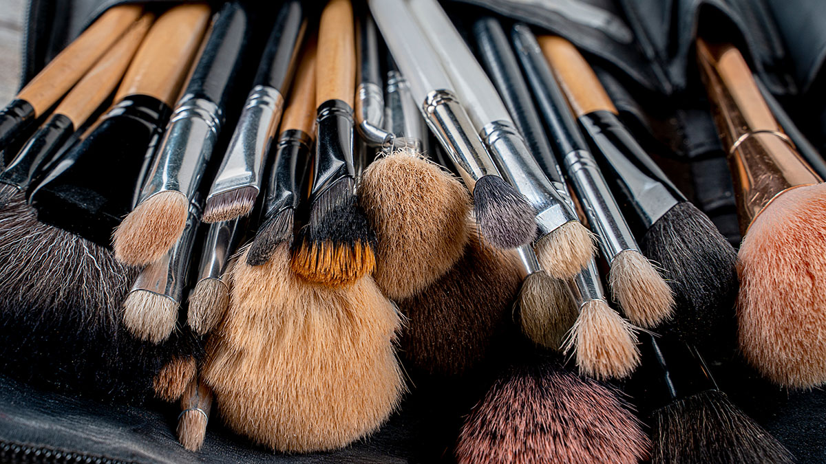 Жидкий, пудровый или кремовый: визажисты назвали лучший консилер для зрелой кожи