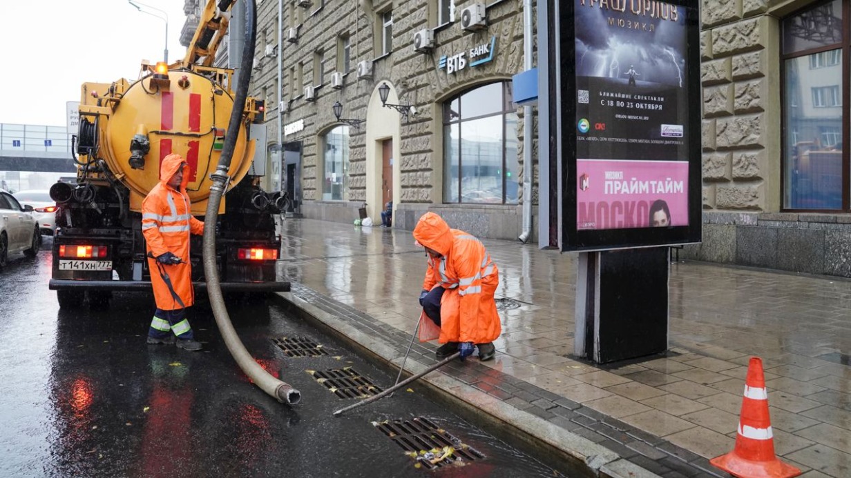 Городская водосточная сеть справилась с выпавшими в Москве осадками