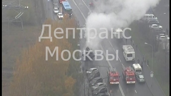 Грузовик загорелся на севере Москвы