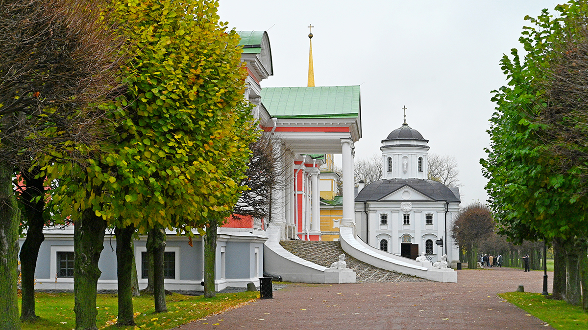 Выставка «Фарфор Парижа» открылась во дворце усадьбы Кусково