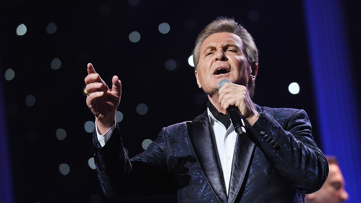 Лев Лещенко рассказал, зачем его в детстве ставили на табурет перед Новым годом