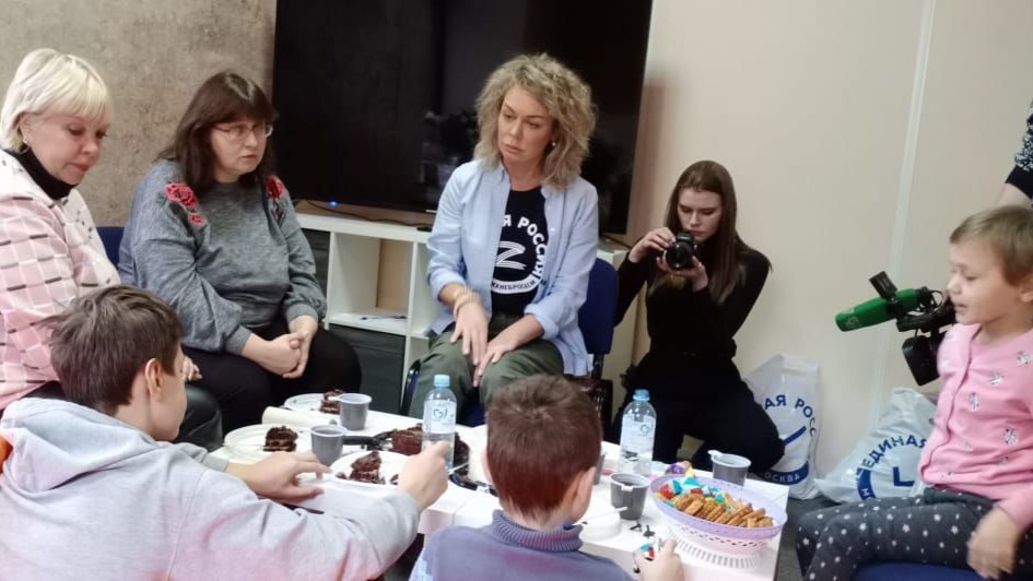 Московские волонтеры «ЕР» поддержали многодетную семью добровольца — участника СВО