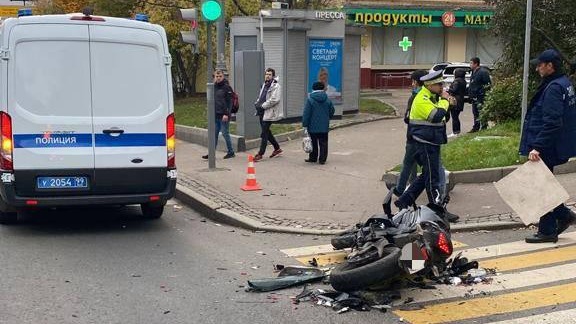 Ребенок и мотоциклист пострадали в ДТП на западе столицы. Видео