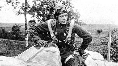 Биографию советского летчика Баевского передали в Музей Победы