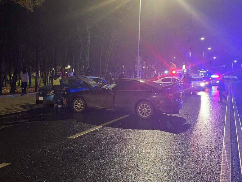 Пьяный водитель насмерть сбил женщину с ребенком на западе Москвы
