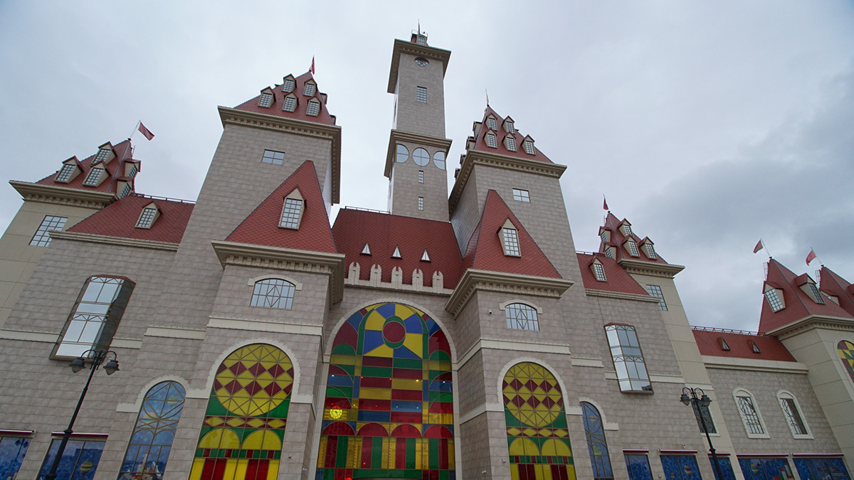 Вертолет Московского авиацентра совершил посадку на территории «Острова Мечты»