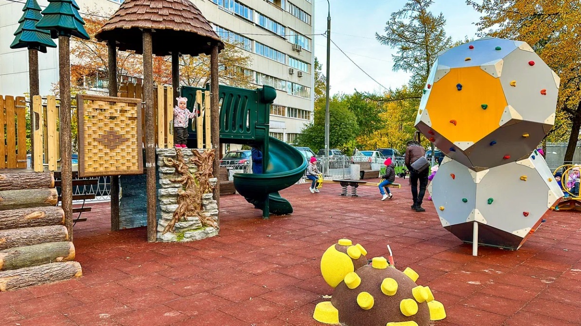 «Аллея вязов» обрела новый облик в районе Старое Крюково