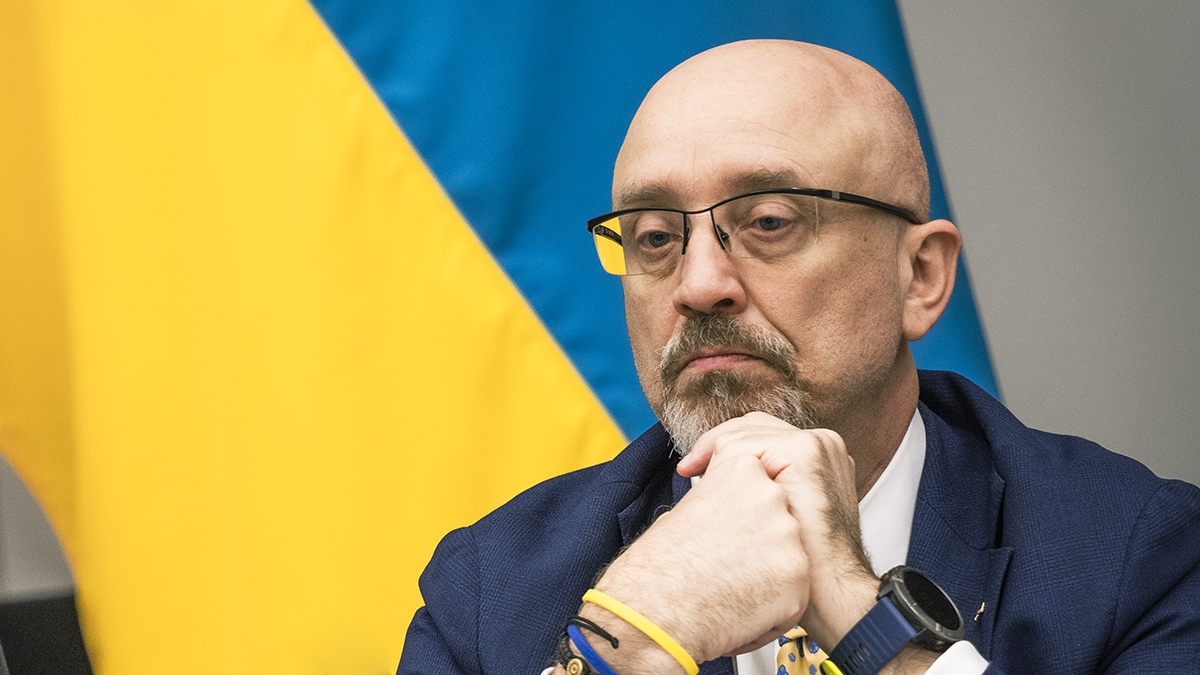 Министр обороны Украины Резников признал тяжелой ситуацию на востоке страны