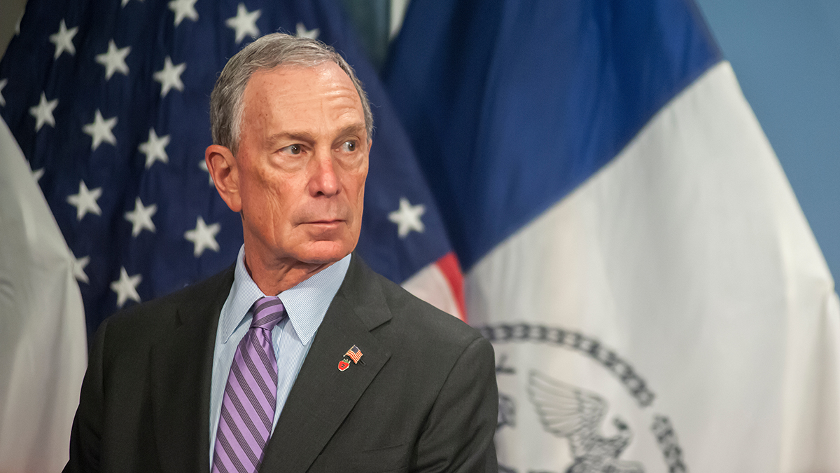 Миллиардер Блумберг извинился за слова Джонсона в адрес Китая