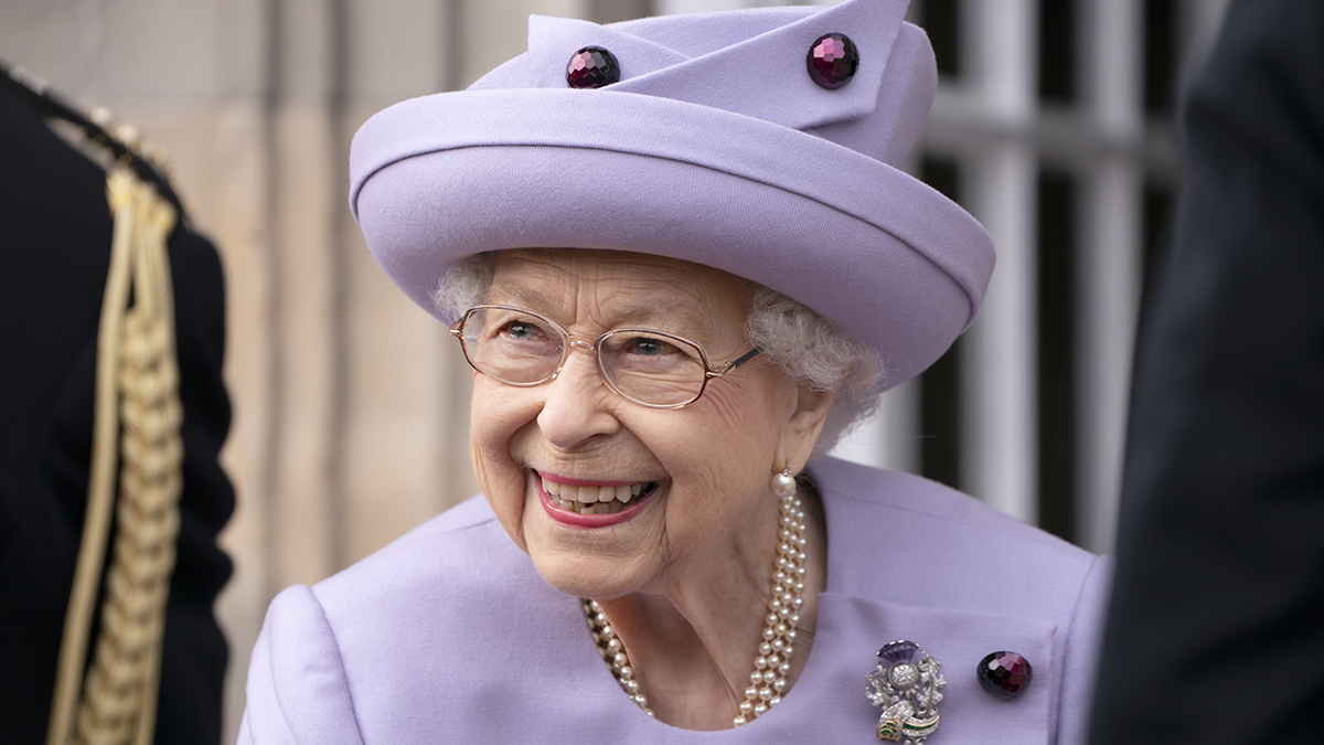 Биограф: Елизавета II просила экзорциста изгнать призрака из поместья Сандрингем