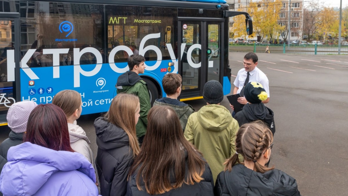 Первый урок с водителем электробуса прошел в столичной школе № 1415 «Останкино»