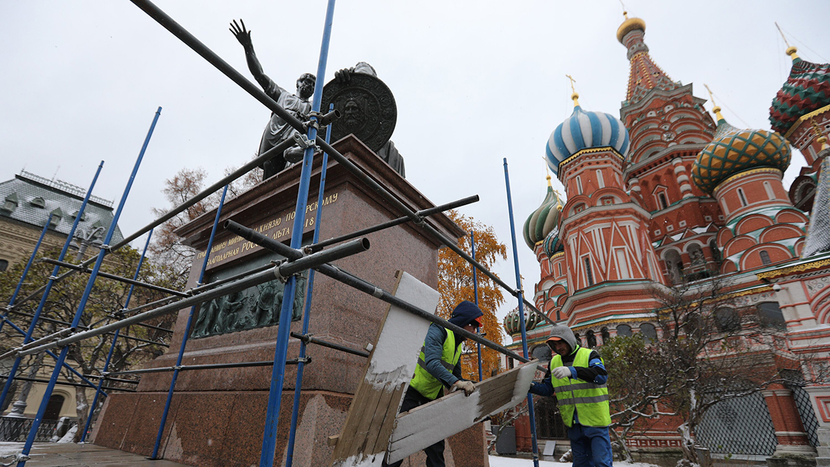 Завершилась реставрация памятника Минину и Пожарскому на Красной площади