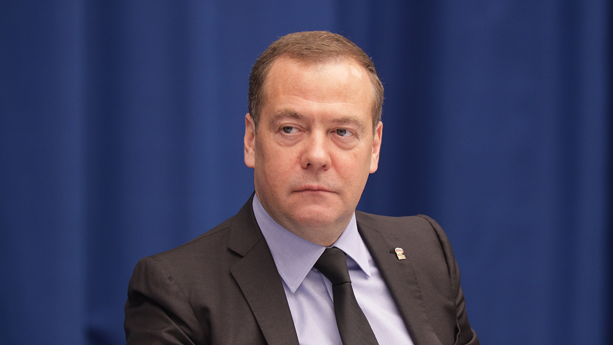 Медведев заявил, что Запад всеми силами толкал Россию в пропасть