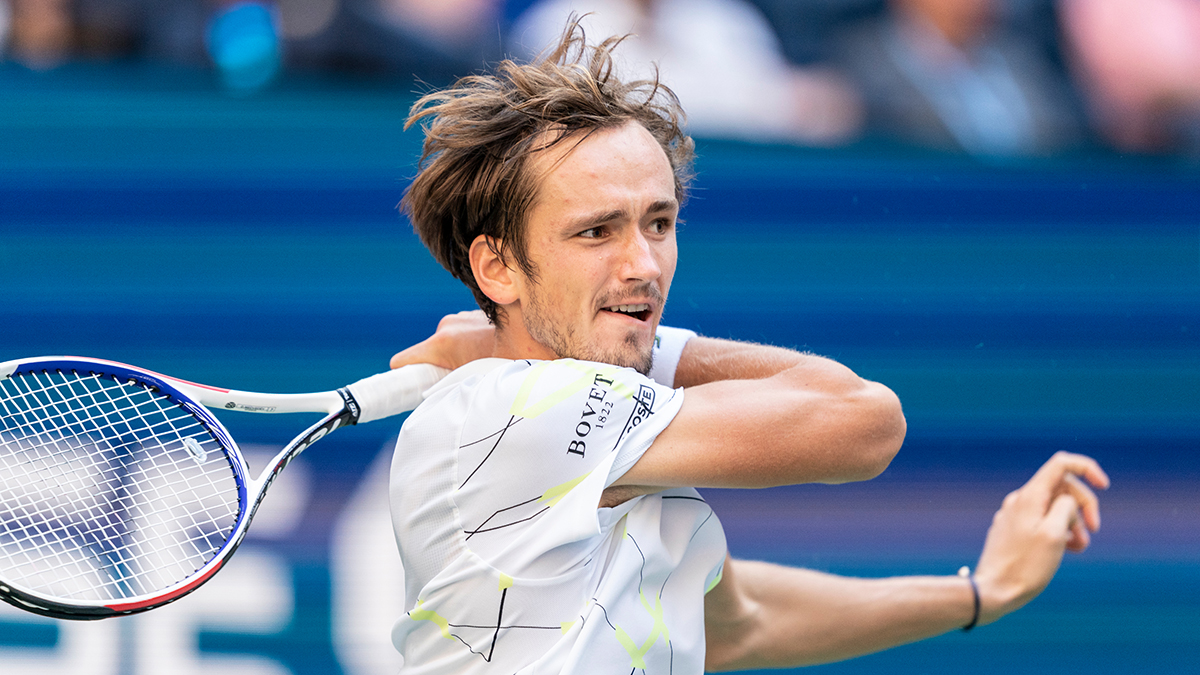 Теннисист Беккер заявил, что Медведеву нужна психологическая помощь