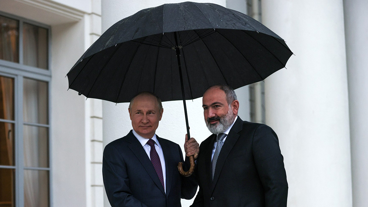 Путин и Пашинян начали встречу в Сочи